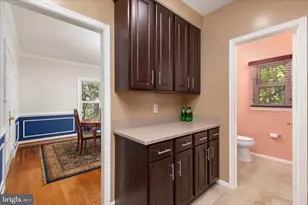 408 Woodgrove Ct, Herndon, VA 20170 - Photo 10