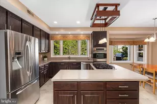 408 Woodgrove Ct, Herndon, VA 20170 - Photo 12