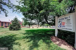 408 Woodgrove Ct, Herndon, VA 20170 - Photo 2