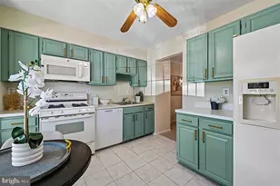 2742 Carter Farm Ct, Alexandria, VA 22306 - Photo 8