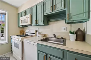 2742 Carter Farm Ct, Alexandria, VA 22306 - Photo 10