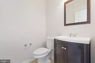 8553 Wyngate Manor Ct, Alexandria, VA 22309 - Photo 14