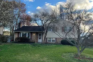 14717 Lock Dr, Centreville, VA 20120 - Photo 2