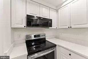 7661 Provincial Dr, McLean, VA 22102 - Photo 10