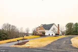 10805 Piney Pond Dr, Great Falls, VA 22066 - Photo 88