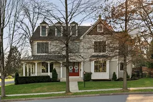 802 Cottage St SW, Vienna, VA 22180 - Photo 2