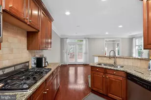 4633 Carisbrooke Ln, Fairfax, VA 22030 - Photo 4