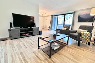 2318 Freetown Ct, Reston, VA 20191 - Photo 2