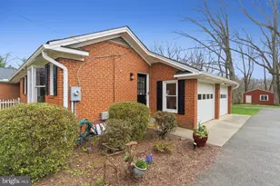 8509 Crestview Dr, Fairfax, VA 22031 - Photo 4