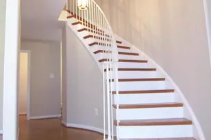 8502 Lakinhurst Ln, Springfield, VA 22152 - Photo 16