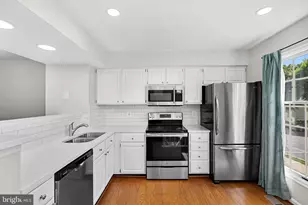 6511 Skylemar Trail, Centreville, VA 20121 - Photo 12