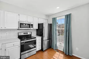 6511 Skylemar Trail, Centreville, VA 20121 - Photo 10