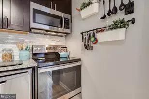 8280 Wold Den Ct, Springfield, VA 22153 - Photo 8