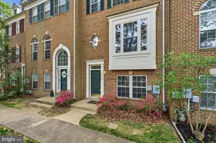 4067 Fountainside Ln, Fairfax, VA 22030 - Photo 2