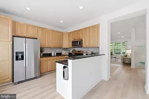 4067 Fountainside Ln, Fairfax, VA 22030 - Photo 14