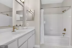 11326 Westbrook Mill Ln, Fairfax, VA 22030 - Photo 16