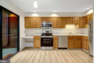 1752 Wainwright Dr, Reston, VA 20190 - Photo 10