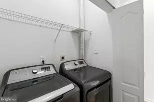 2372 Woodland Pond Ln, Herndon, VA 20171 - Photo 12