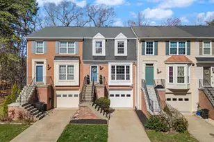 8610 Rocky Gap Ct, Lorton, VA 22079 - Photo 2