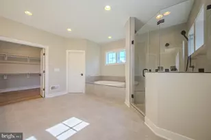 2424 Carey Ln, Vienna, VA 22181 - Photo 18