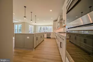 2424 Carey Ln, Vienna, VA 22181 - Photo 10