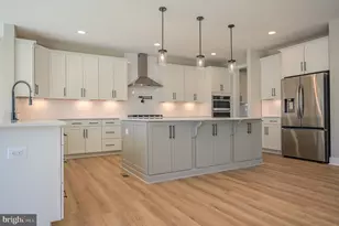 2424 Carey Ln, Vienna, VA 22181 - Photo 8