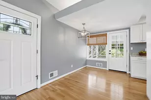 7107 Woodley Ln, Falls Church, VA 22042 - Photo 8