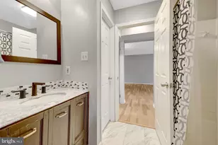 4194 Pleasant Meadow Ct, Chantilly, VA 20151 - Photo 8