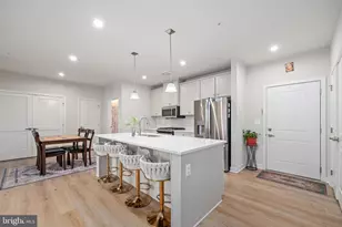 4395 Peach Lily Ln, Chantilly, VA 20151 - Photo 2