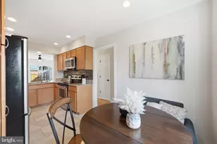 8230 Carrleigh Pkwy, Springfield, VA 22152 - Photo 10