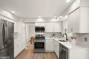 2592 John Milton Dr, Herndon, VA 20171 - Photo 18
