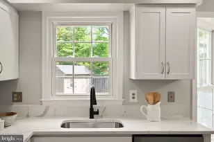 2592 John Milton Dr, Herndon, VA 20171 - Photo 16