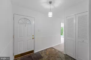 4136 Meadow Hill Ln, Fairfax, VA 22033 - Photo 6