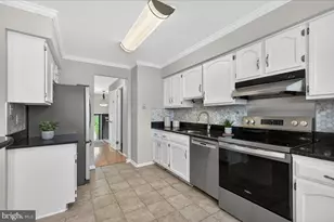 6163 Forest Creek Ln, Springfield, VA 22152 - Photo 8