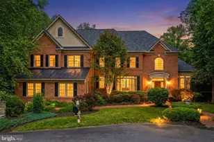 891 Chinquapin Rd, McLean, VA 22102 - Photo 2