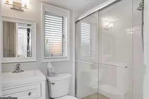 11010 Byrd Dr, Fairfax, VA 22030 - Photo 22