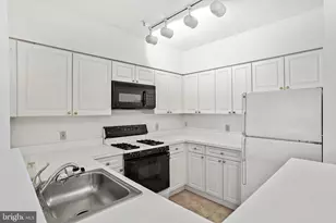 2204 Westcourt Ln, Herndon, VA 20170 - Photo 18