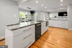 9426 Mt Vernon Cir, Alexandria, VA 22309 - Photo 10