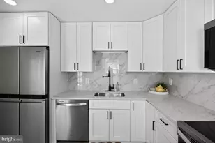 5866 Bridgetown Ct, Burke, VA 22015 - Photo 10