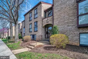 2044 Royal Fern Ct, Reston, VA 20191 - Photo 2