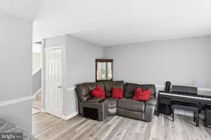 9710 Ashbourn Dr, Burke, VA 22015 - Photo 4