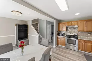 9710 Ashbourn Dr, Burke, VA 22015 - Photo 10