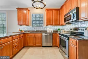 7860 Rolling Woods Ct, Springfield, VA 22152 - Photo 4