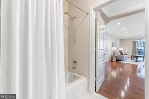 7860 Rolling Woods Ct, Springfield, VA 22152 - Photo 10