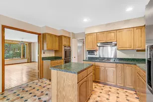 10910 Miller Rd, Oakton, VA 22124 - Photo 12