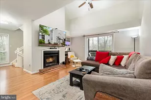 10198 Oakton Terrace Rd, Oakton, VA 22124 - Photo 8