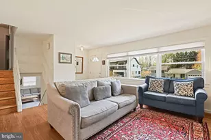 909 Plum St SW, Vienna, VA 22180 - Photo 4