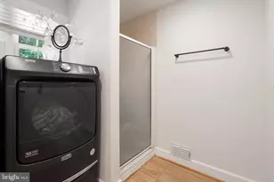 10418 Adel Rd, Oakton, VA 22124 - Photo 28