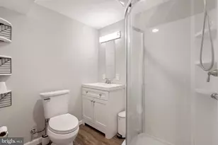 10418 Adel Rd, Oakton, VA 22124 - Photo 36