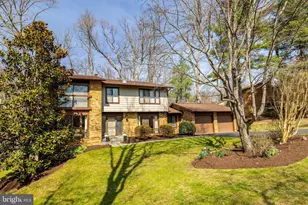 9122 Cricklewood Ct, Vienna, VA 22182 - Photo 2